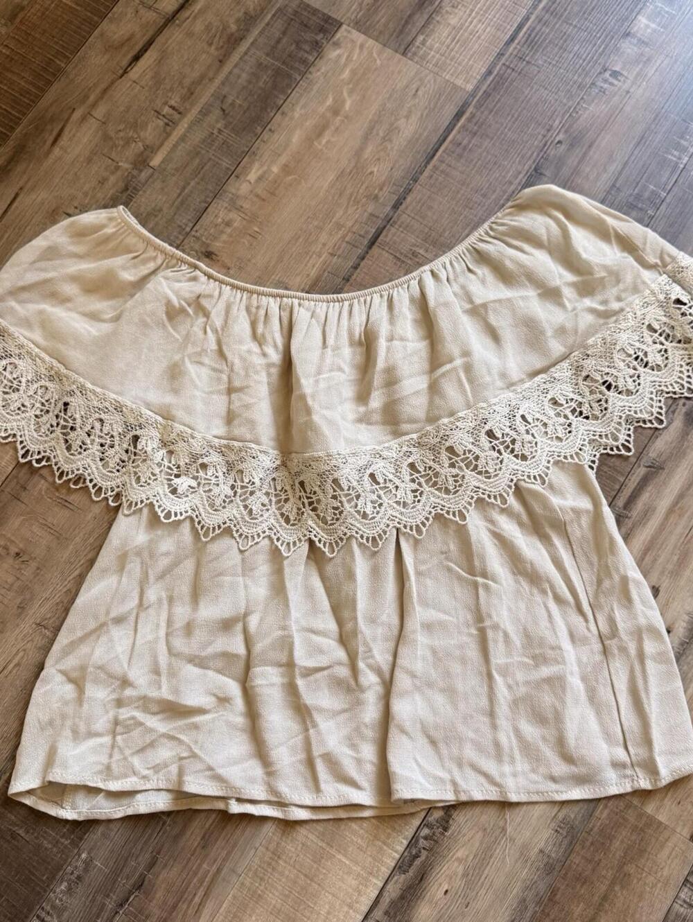 West Seal Creamā Off The Shoulder Top Sz M Vintage